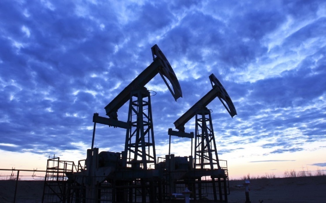 Oil is falling due to the easing of political tension and expectations regarding Chinese demand