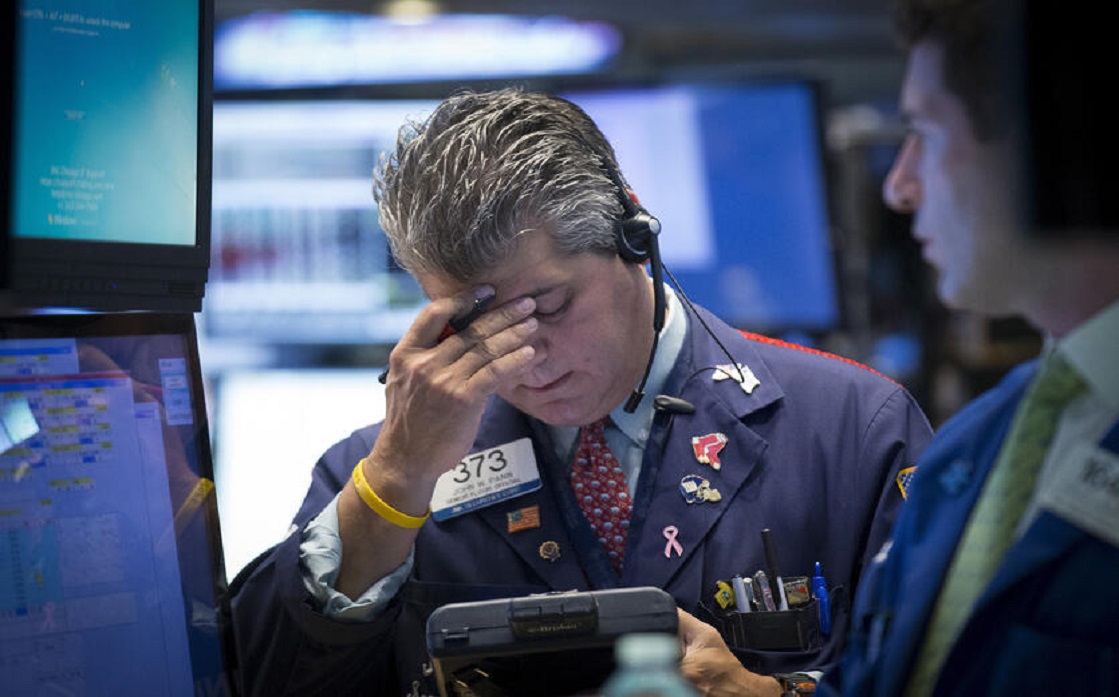 The Dow Jones averages its first 7-week losing streak since 2001