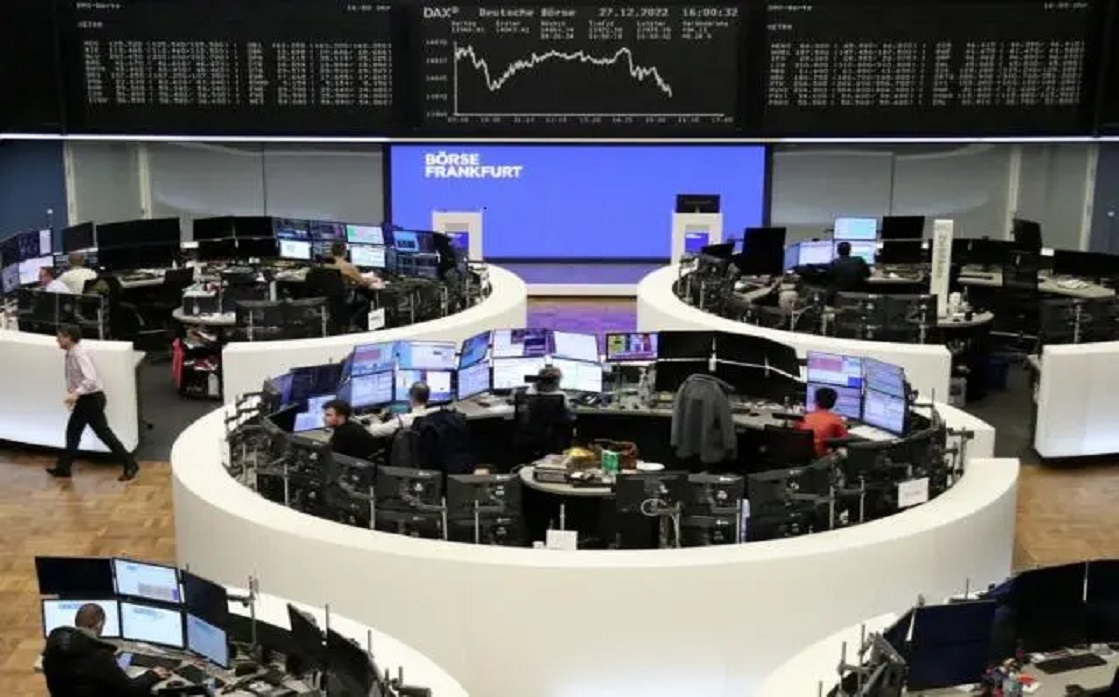 European stocks closed lower, affected by concerns about the global economy