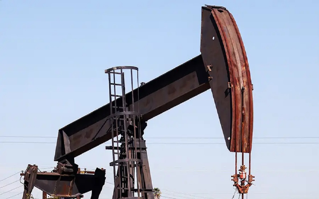 Oil achieves gains for the third day in light of Kurdish supply concerns and the decline of the banking crisis