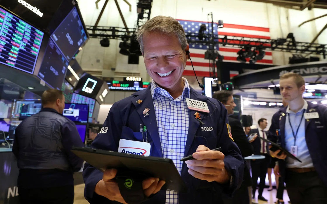 US stock indices closed higher, achieving their second weekly gain in a row