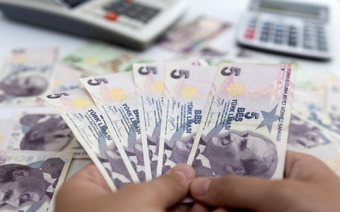 Turkish lira drops 1% as inflation fears return