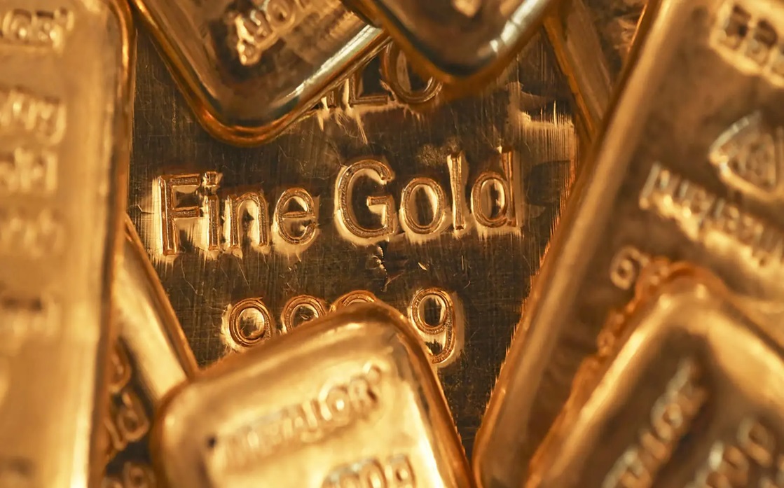Gold rises to its highest level in two weeks amid optimism about stopping interest hikes