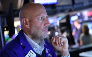 s-p-500-closes-lower-as-tech-stocks-tumble-2025-08-19