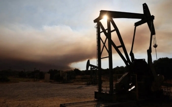 oil-posts-weekly-decline-on-tariff-concerns-2025-04-25