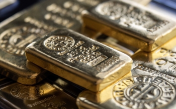 Gold prices decline after touching the $2,400 per ounce threshold