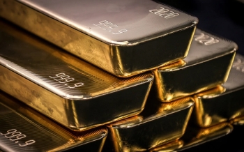 الذهب يرتفع مع انخفاض الدولار والأنظار على بيانات التضخم