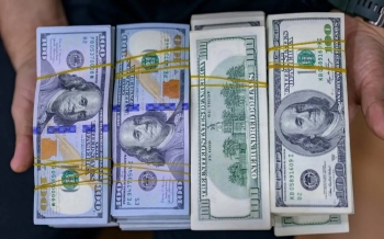 dollar-declines-after-trump-announces-resignation-of-lisa-cook-from-us-federal-reserve-2025-08-26