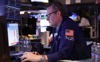 us-stocks-rise-as-concerns-ease-2025-05-01