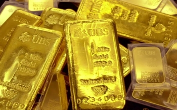 gold-declines-after-the-dollar-achieves-gains-2024-05-16