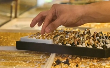 gold-and-silver-prices-decline-after-spreads-raised-2025-12-31