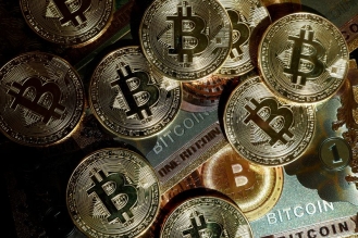 البيتكوين-تشهد-تحولات-كبيرة-الحيتان-يبيعون-أكثر-من-500-ألف-عملة-2025-07-04