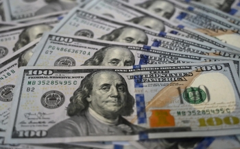dollar-heads-for-weekly-gains-boosted-by-trade-optimism-2025-05-09