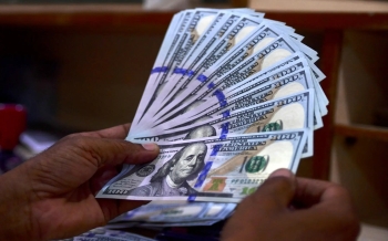 dollar-rebounds-after-washington-beijing-trade-escalation-2025-10-13