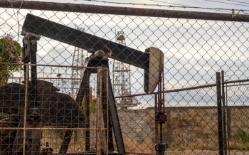 النفط يسجل ثاني خسارة أسبوعية