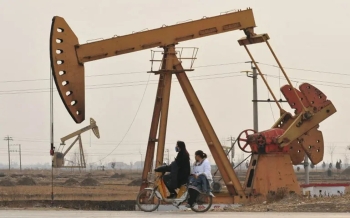 النفط-يسجل-خسارة-للأسبوع-الثاني-بعد-تصريح-ترامب-2025-12-19