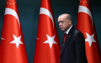 أردوغان يحث الأتراك على تحويل مدخراتهم بالعملات الأجنبية إلى الليرة